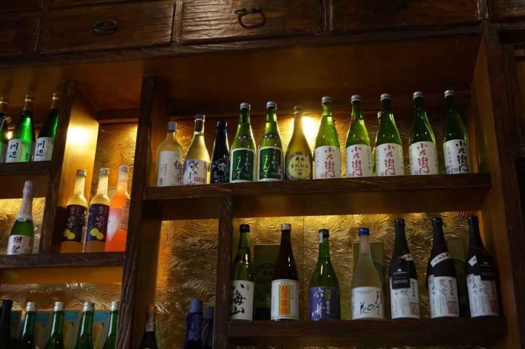 En Zoku puedes encontrar hasta 50 etiquetas de sake