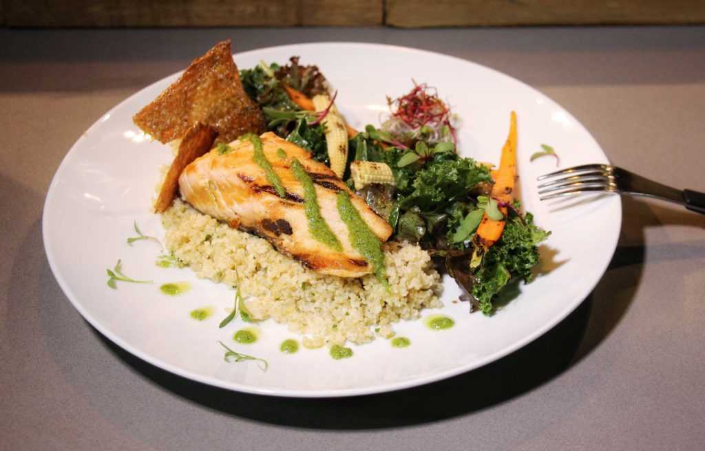 Salmón pesto con quinua