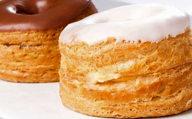 Deliciosa fusión de una dona y un croissant.