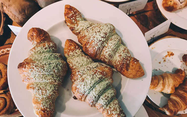 Cuernitos de matcha de la panadería Amapola
