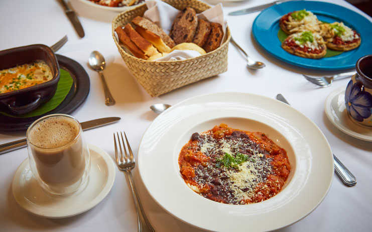 Desayunito completo en Nicos