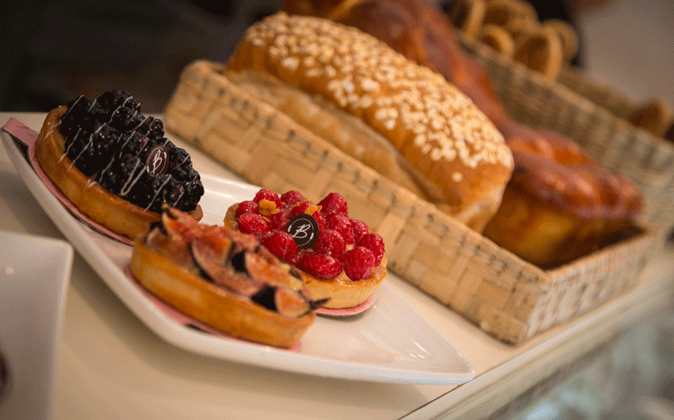 Tarta de frambuesa, zarzamora e higo.