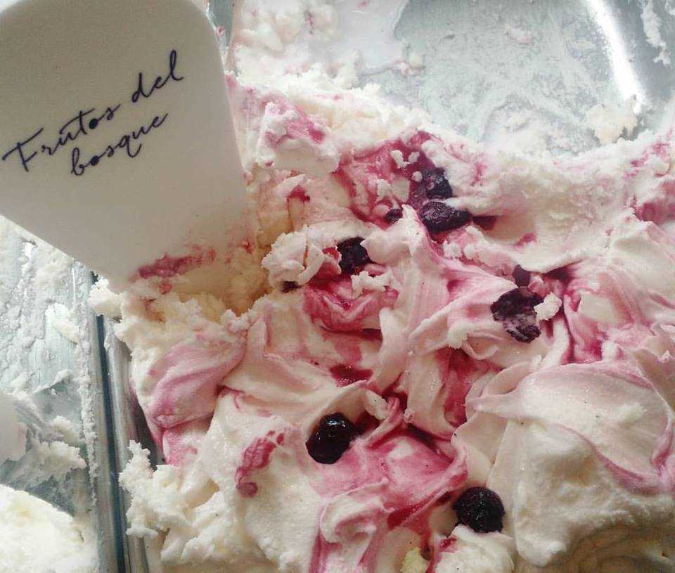 Helado de frutos del bosque