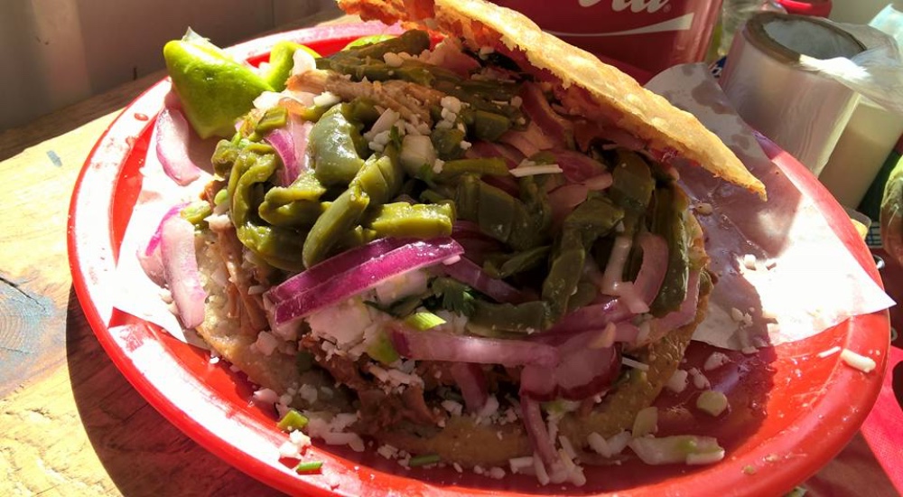 gorditas rellenas de mixiote