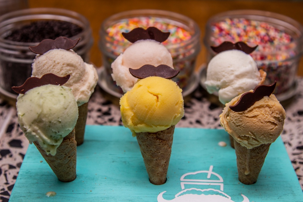 HELADOS BIGOTES DE LECHE