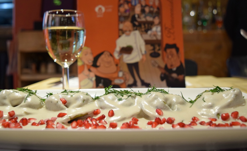 RAVIOLI DE CHILE EN NOGADA